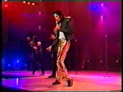 迈克尔.杰克逊 – 1997年芬兰—赫尔辛基历史演唱会 [2DVD ISO 7.68G]