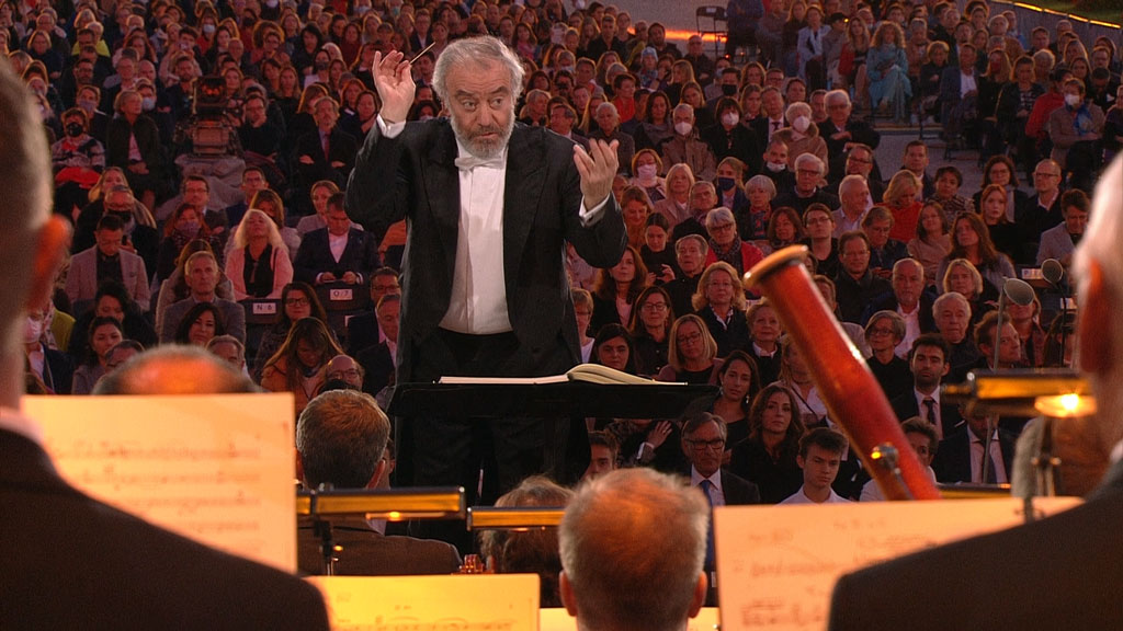 维也纳2020夏夜音乐会 Summer Night Concert 2020 1080i BluRay AVC DTS-HD MA5.1《BDMV 19.6G》