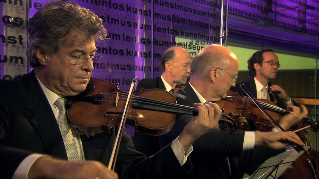 Novogodnij Kontsert Venskogo Philarmonicheskogo Orkestra 2009《BDMV 9.5G》