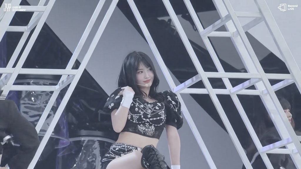 TWICE 5TH WORLD TOUR Day2 [WEB-DL MP4 8.59GB]