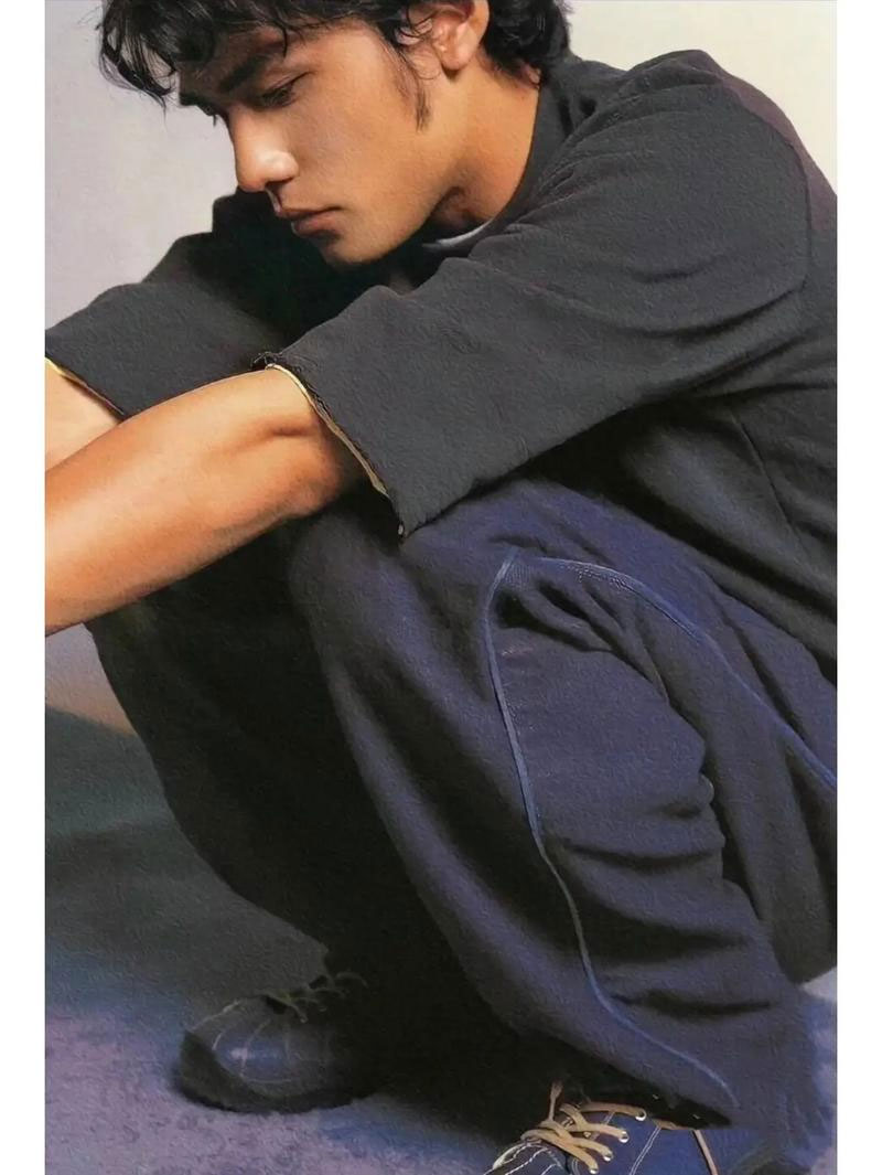 周杰伦 – Jay Chou 2000 同名专辑港版DVD 卡拉OK半蹲封面 非VCD [DVD ISO 2.8GB]