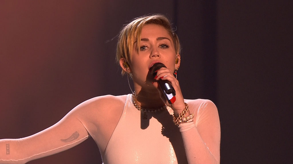 麦莉·赛勒斯 Miley Cyrus – Wrecking Ball (2013 MTV EMA 1080i) [HDTV TS 820MB]